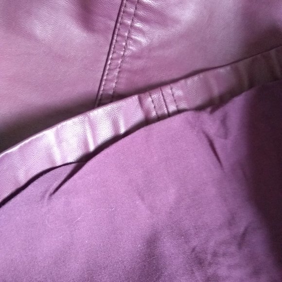 Free People Vegan Leather Skirt.  Lined with back zipper, Size 6 - Picture 2 of 4